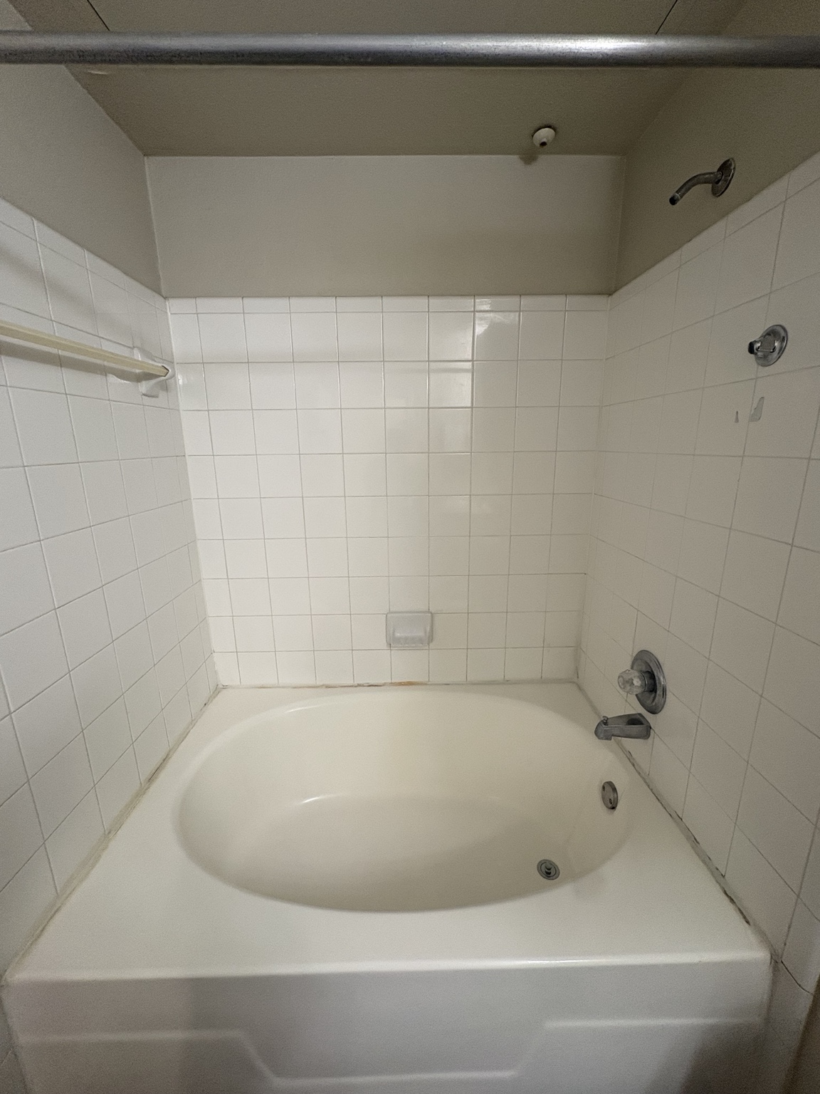 White tile bathtub after deep cleaning